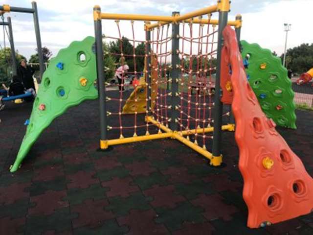 Equatorial Guinea Children`s outdoor playgrounds
